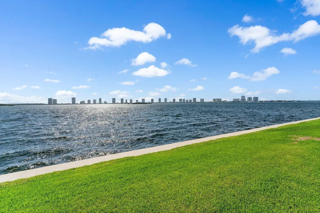 100 Shore Court North Palm Beach FL 33408