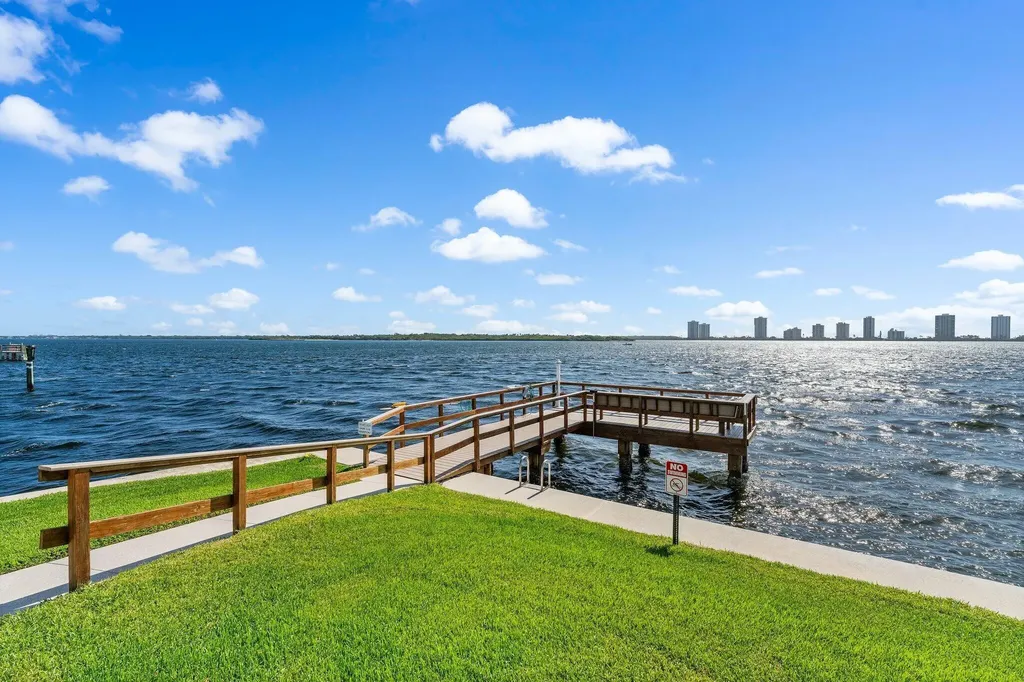 100 Shore Court North Palm Beach FL 33408