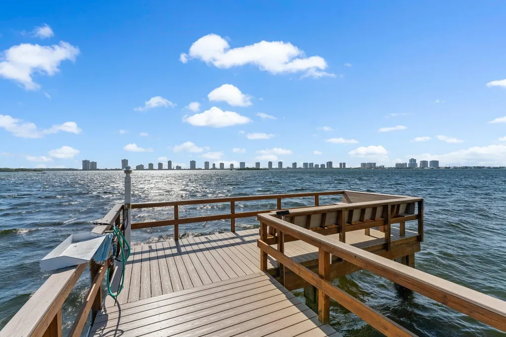 100 Shore Court North Palm Beach FL 33408