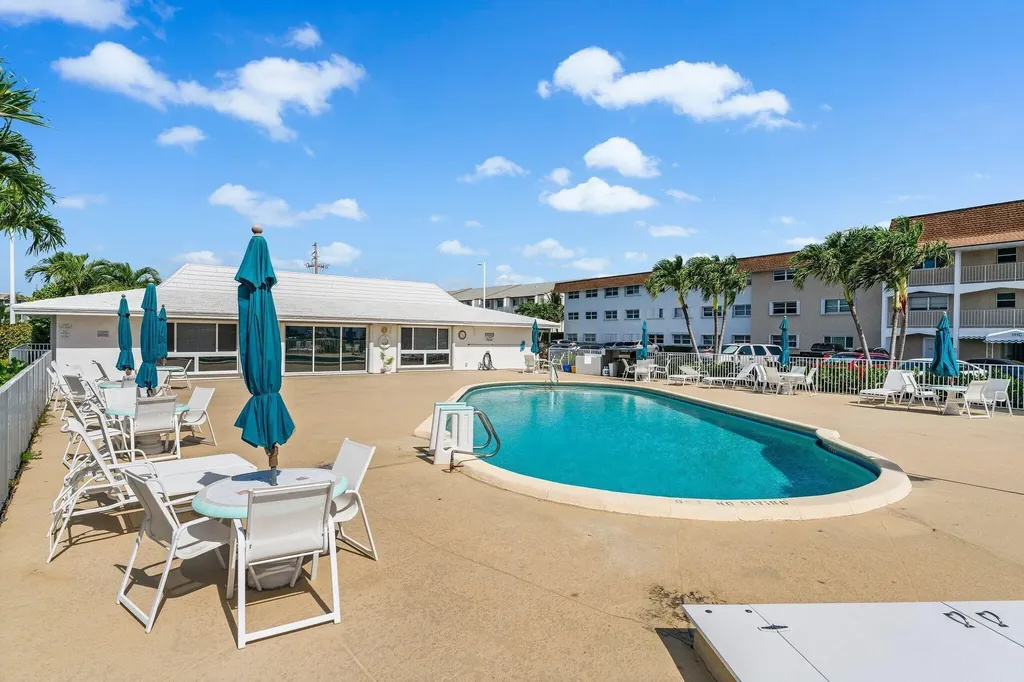 100 Shore Court North Palm Beach FL 33408