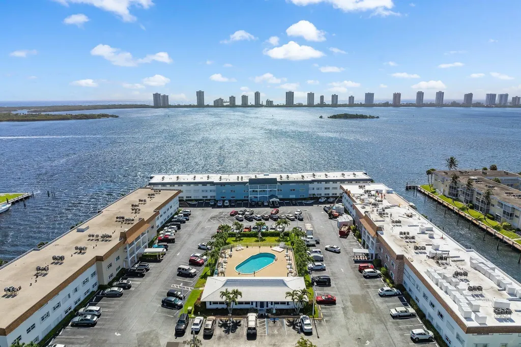 100 Shore Court North Palm Beach FL 33408