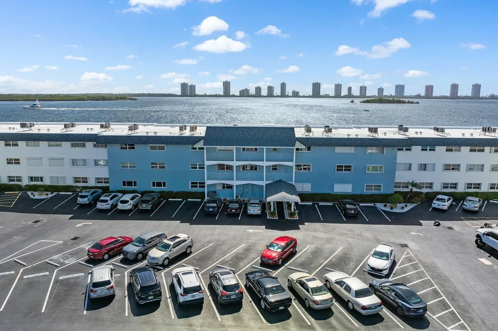 100 Shore Court North Palm Beach FL 33408