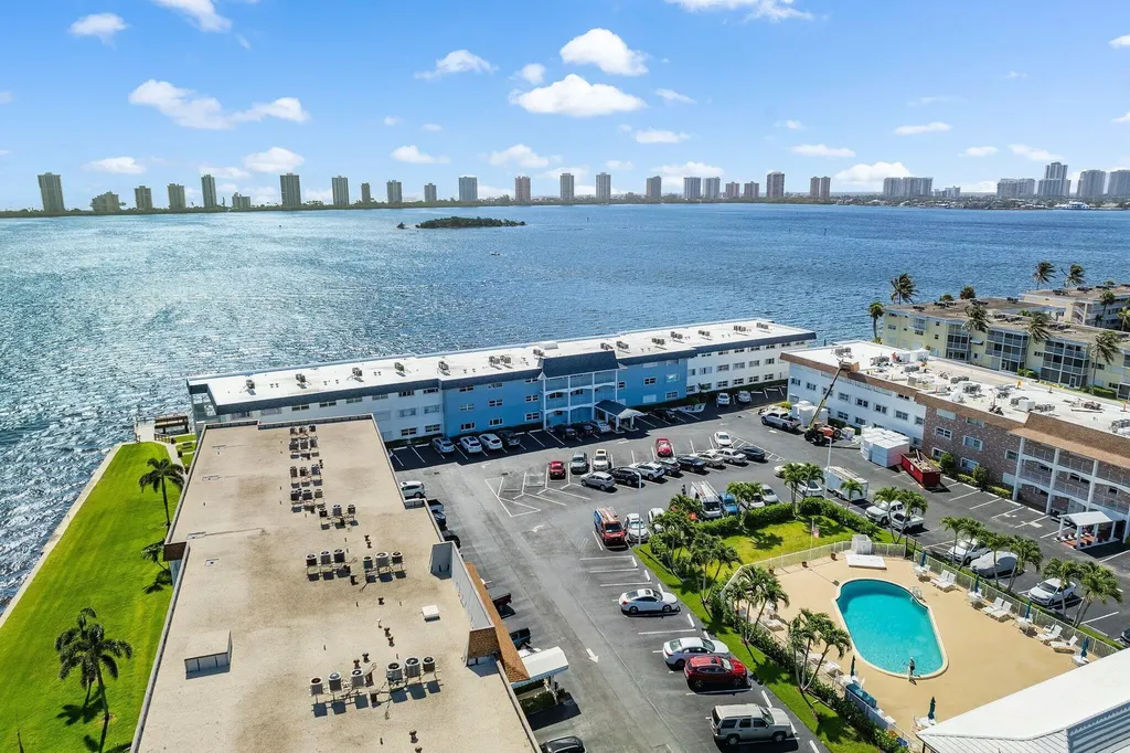 100 Shore Court North Palm Beach FL 33408