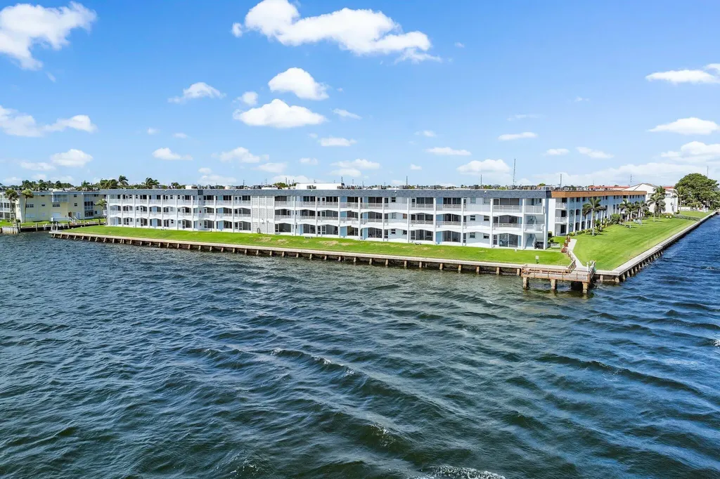 100 Shore Court North Palm Beach FL 33408
