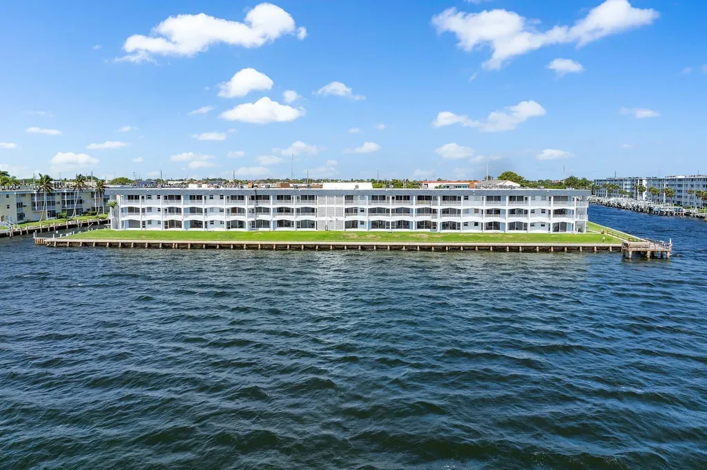 100 Shore Court North Palm Beach FL 33408