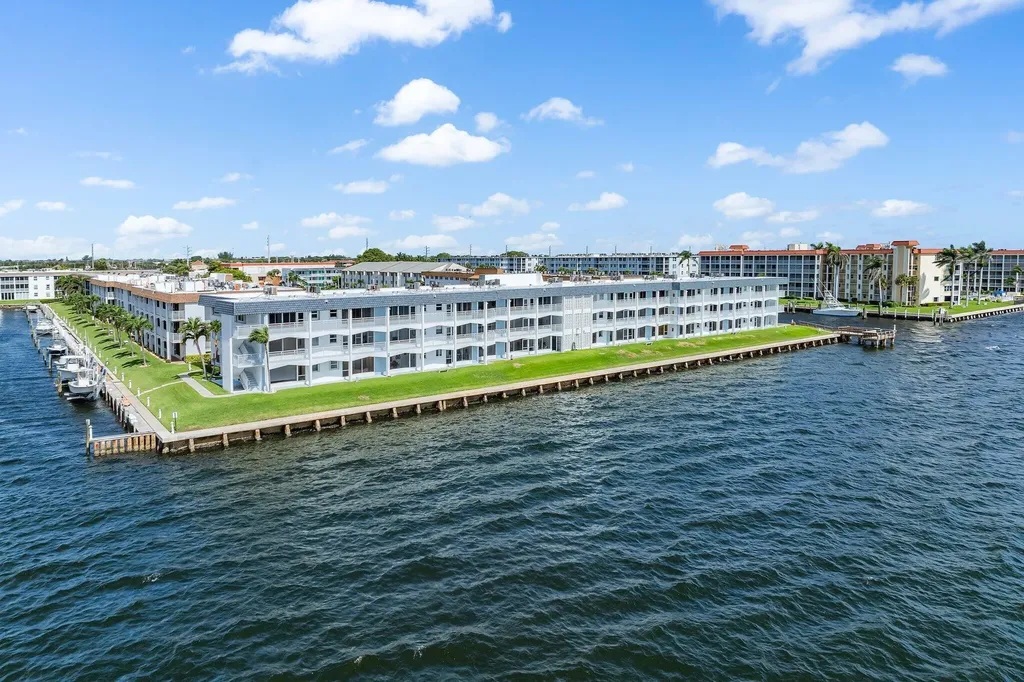 100 Shore Court North Palm Beach FL 33408