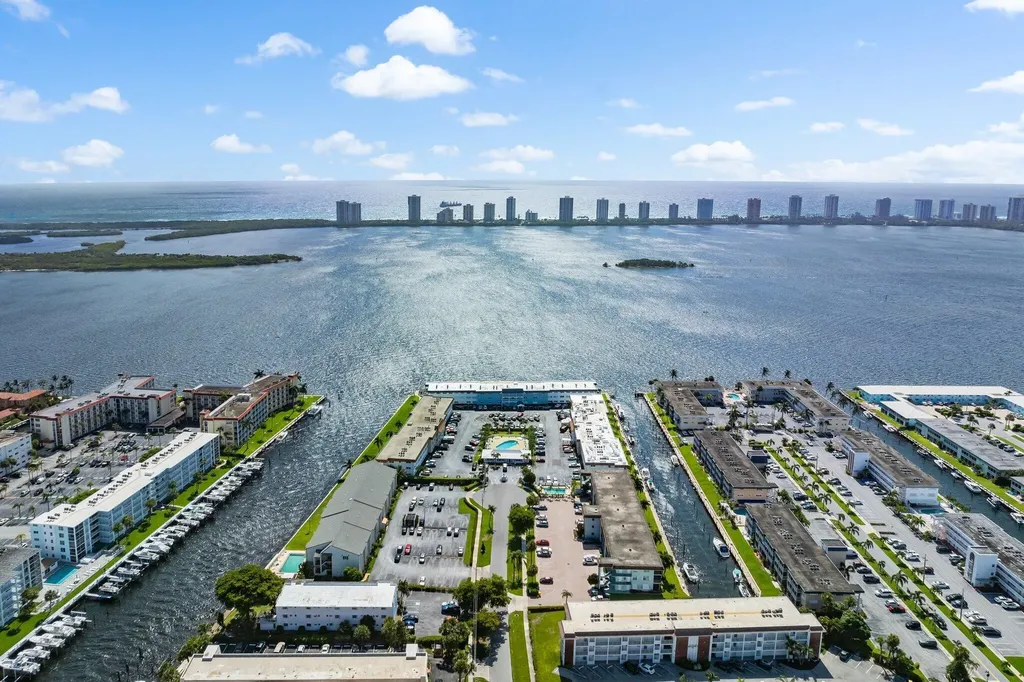 100 Shore Court North Palm Beach FL 33408