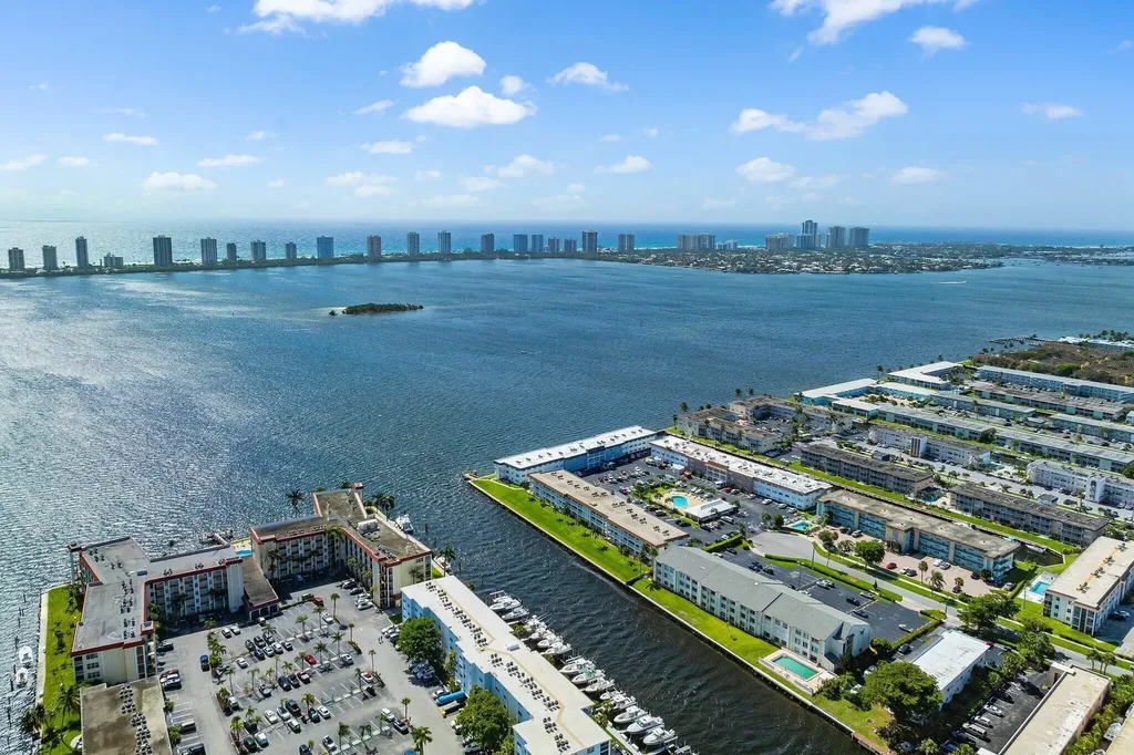 100 Shore Court North Palm Beach FL 33408