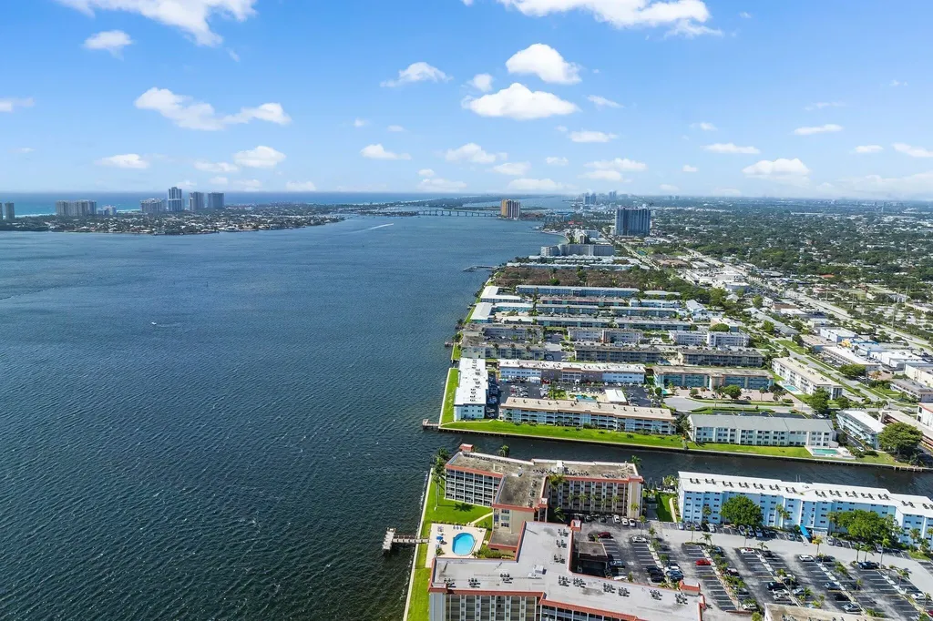 100 Shore Court North Palm Beach FL 33408