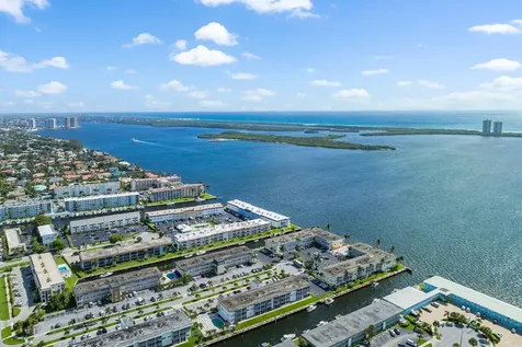 100 Shore Court North Palm Beach FL 33408