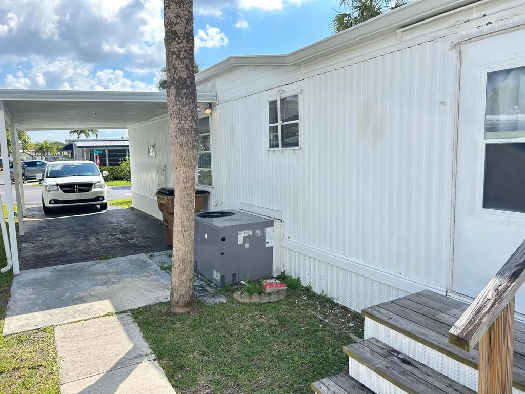 615 Alamanda Lane Deerfield Beach FL 33442