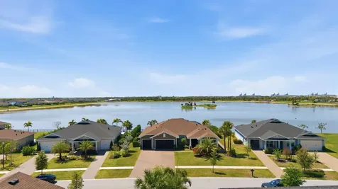 829 Hookline Circle Loxahatchee FL 33470