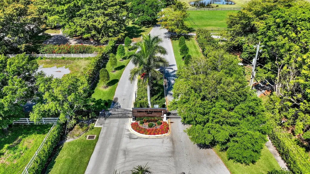 10245 La Reina Road Delray Beach FL 33446
