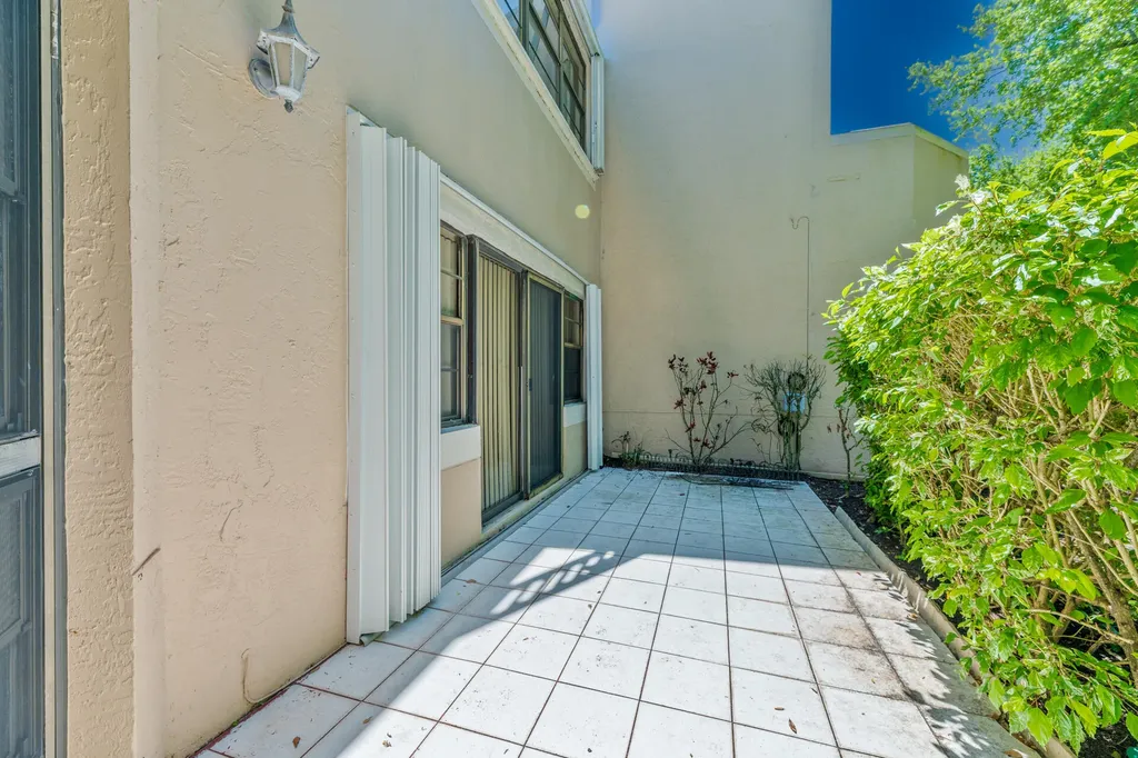6622 Villa Sonrisa Drive Boca Raton FL 33433