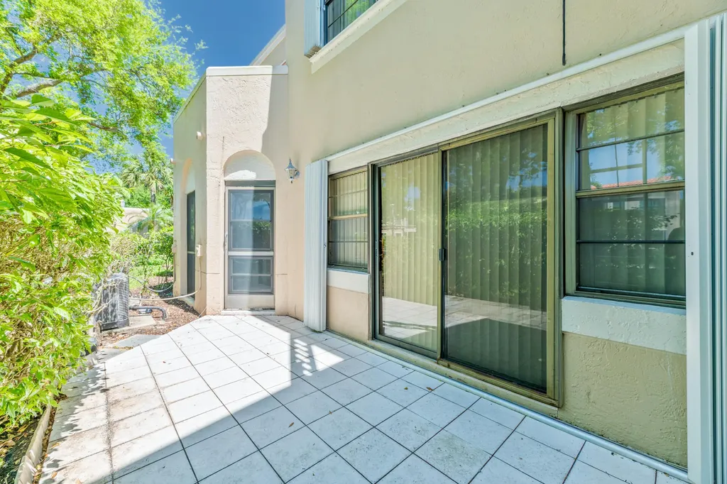 6622 Villa Sonrisa Drive Boca Raton FL 33433