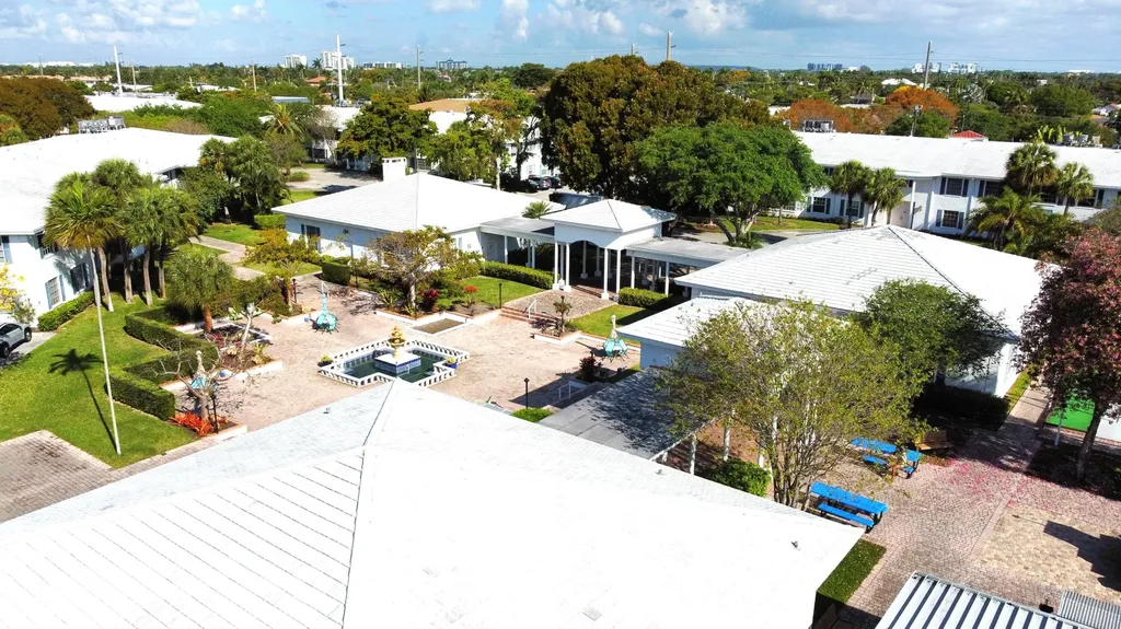 2220 NE 68 Street Fort Lauderdale FL 33308