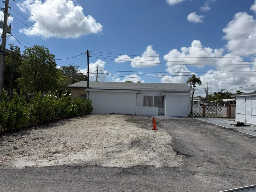 801 SW 1st Street Hallandale Beach FL 33009