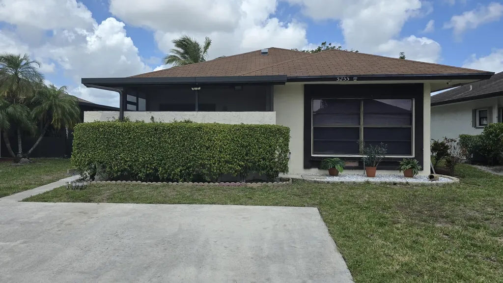 5255 Mendoza Street West Palm Beach FL 33415