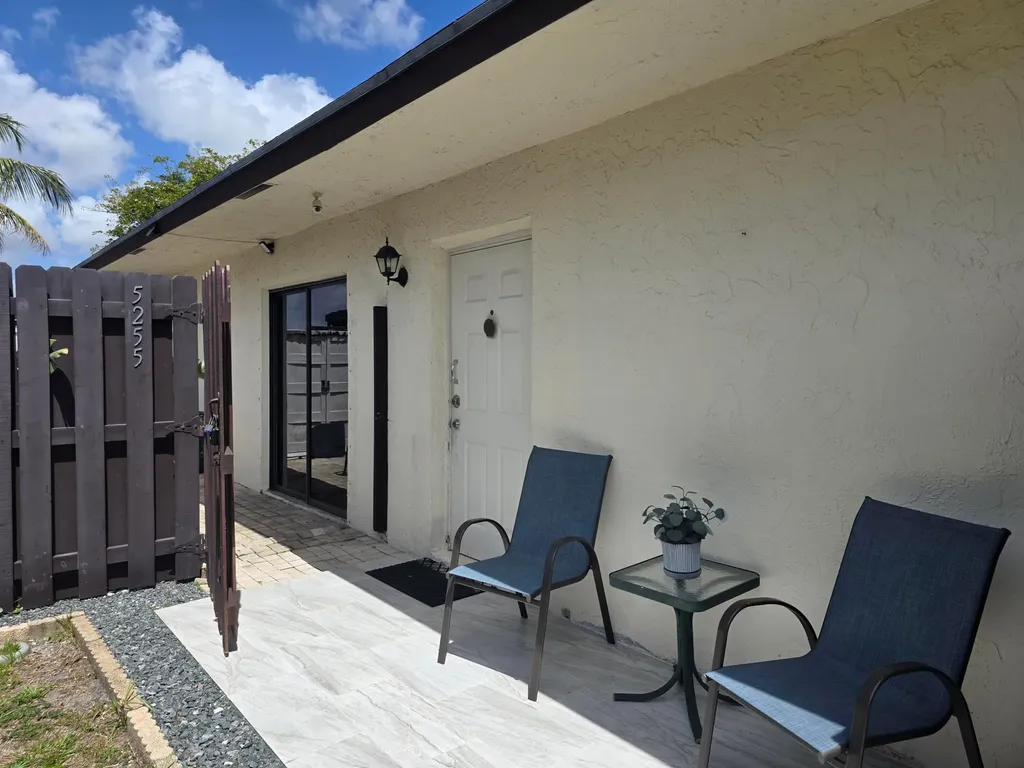 5255 Mendoza Street West Palm Beach FL 33415