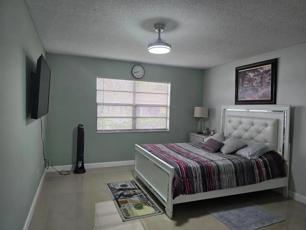 5255 Mendoza Street West Palm Beach FL 33415