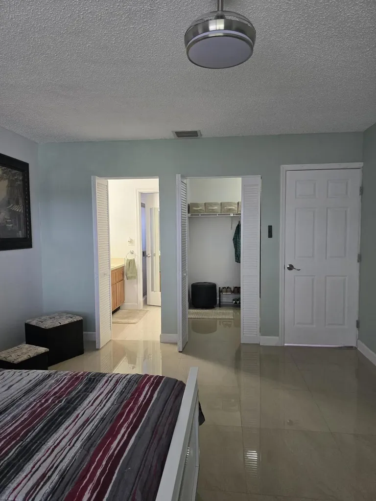 5255 Mendoza Street West Palm Beach FL 33415