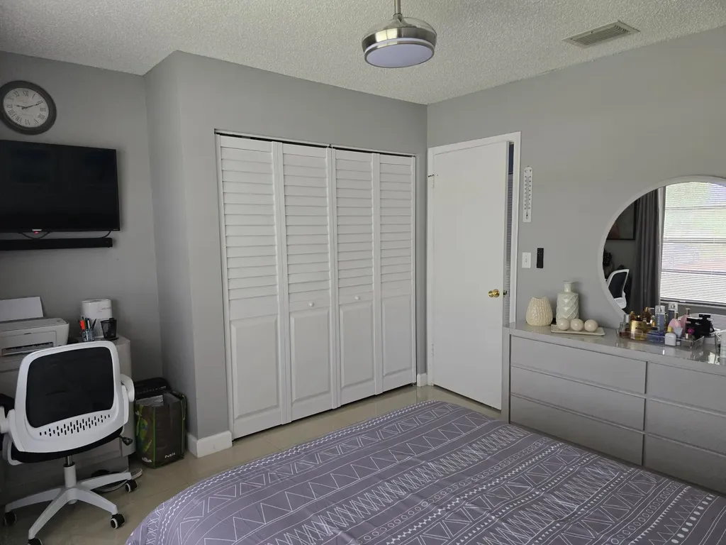 5255 Mendoza Street West Palm Beach FL 33415