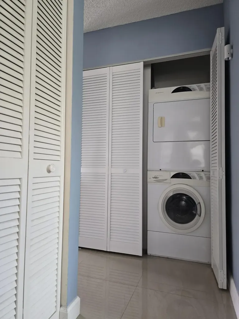 5255 Mendoza Street West Palm Beach FL 33415