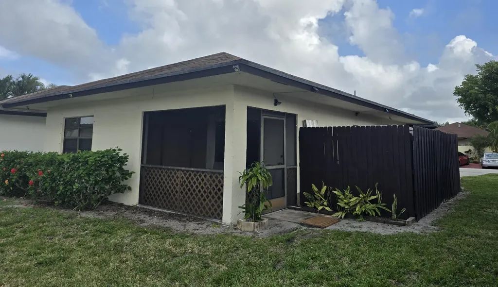 5255 Mendoza Street West Palm Beach FL 33415