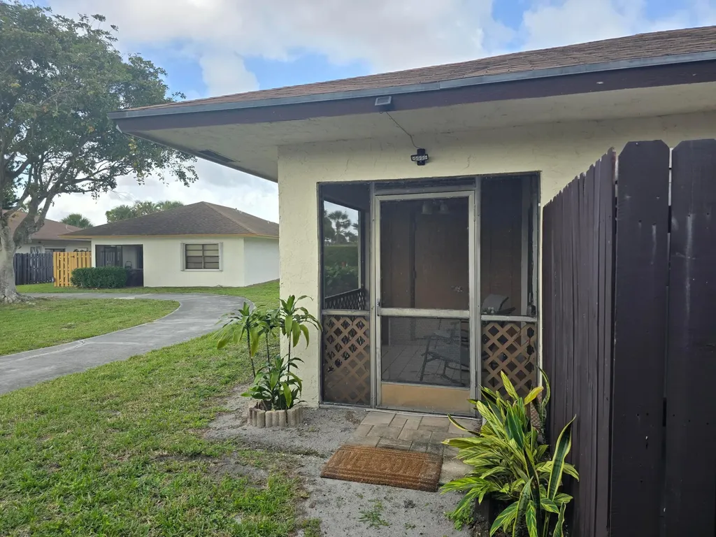 5255 Mendoza Street West Palm Beach FL 33415