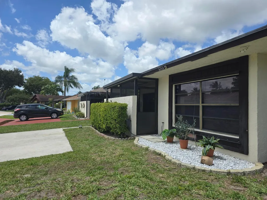 5255 Mendoza Street West Palm Beach FL 33415