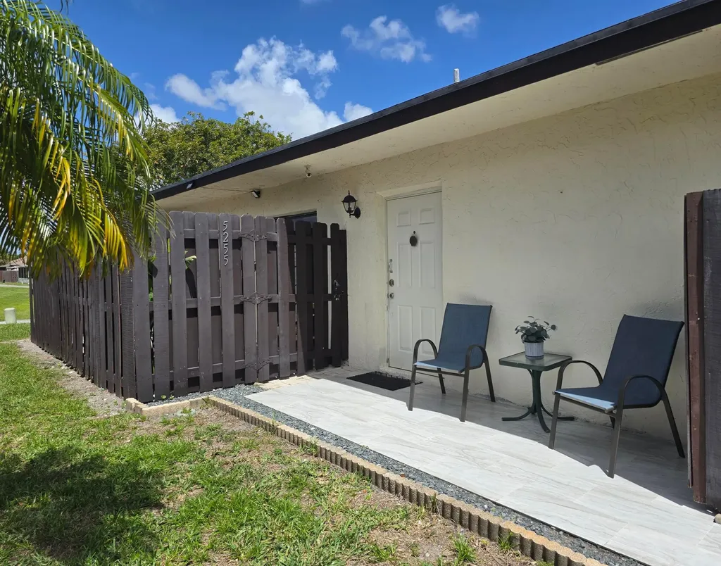 5255 Mendoza Street West Palm Beach FL 33415