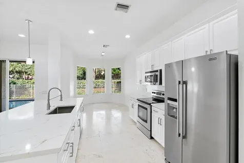 2013 Harbor View Circle Weston FL 33327