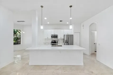 2013 Harbor View Circle Weston FL 33327
