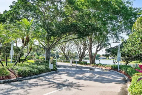 2013 Harbor View Circle Weston FL 33327