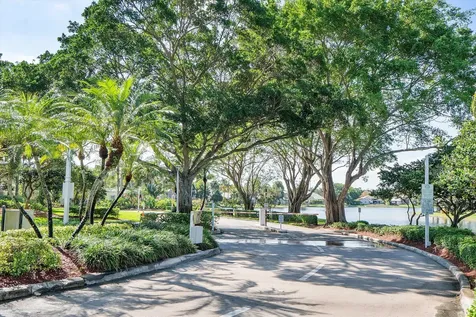 2013 Harbor View Circle Weston FL 33327