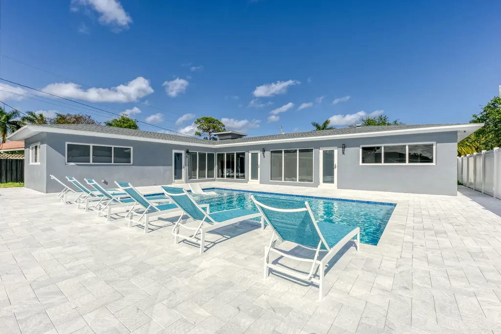 2017 NE 26th Street Wilton Manors FL 33305