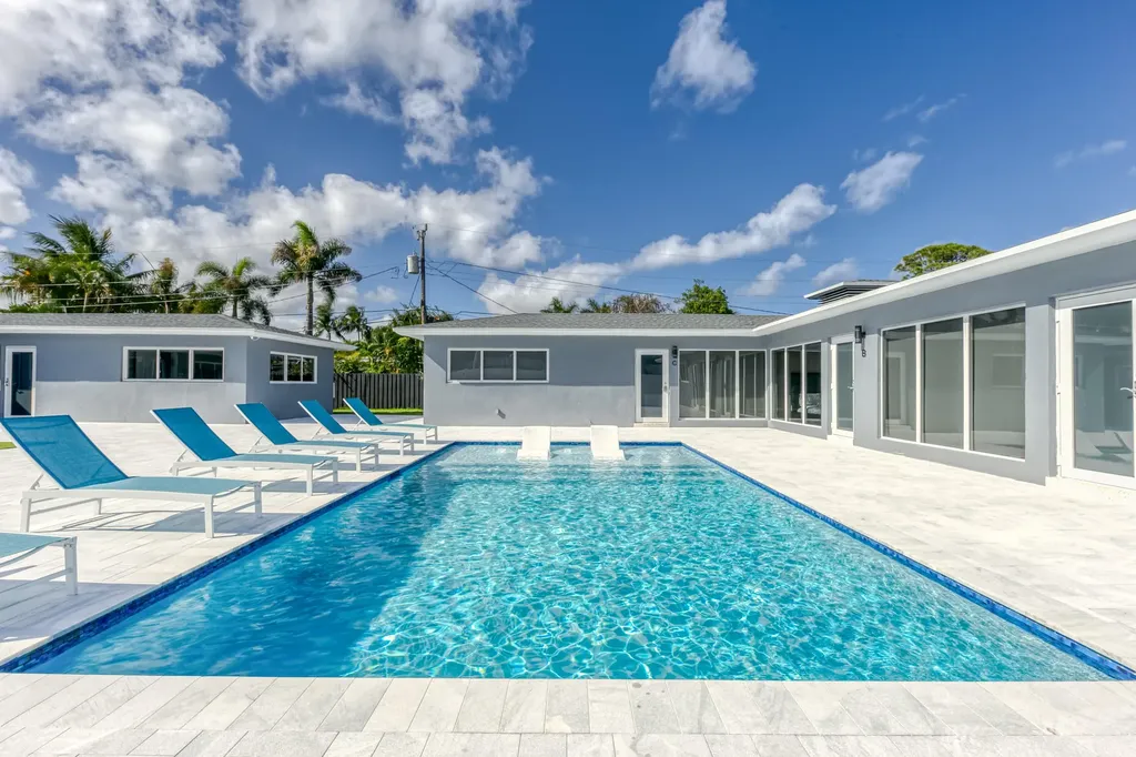 2017 NE 26th Street Wilton Manors FL 33305