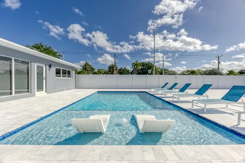 2017 NE 26th Street Wilton Manors FL 33305