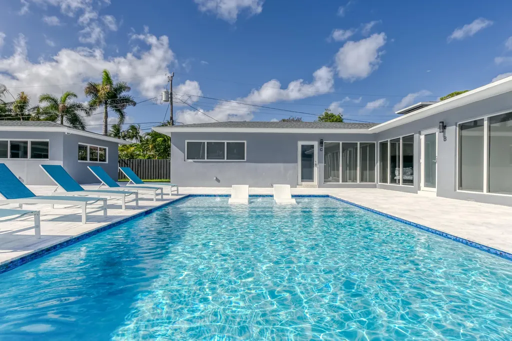 2017 NE 26th Street Wilton Manors FL 33305