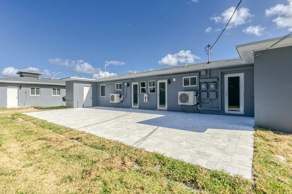 2017 NE 26th Street Wilton Manors FL 33305