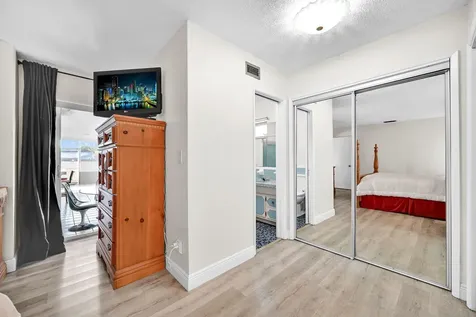 5060 NW 41st Court Lauderdale Lakes FL 33319