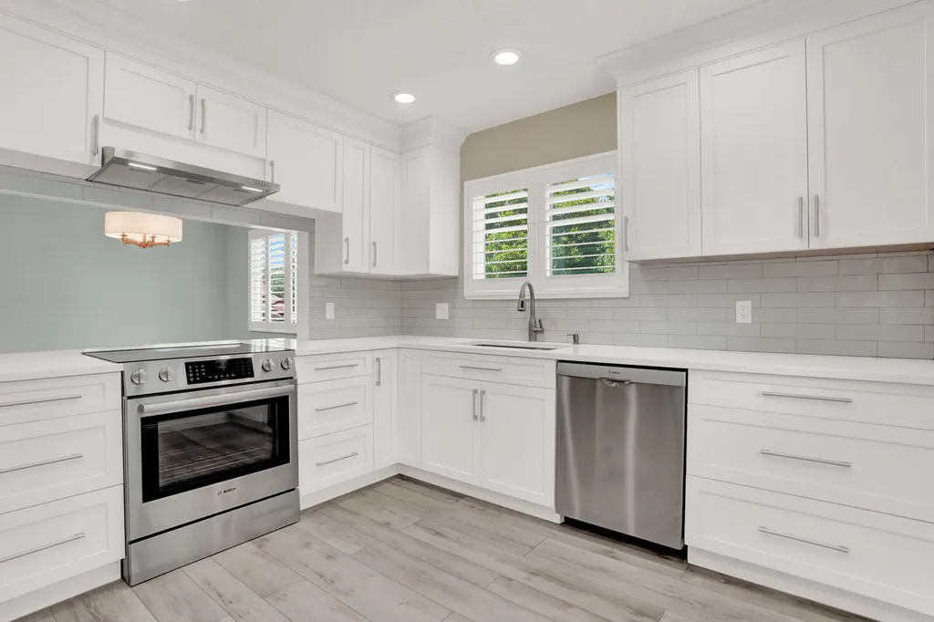 9 Lexington Lane E Palm Beach Gardens FL 33418