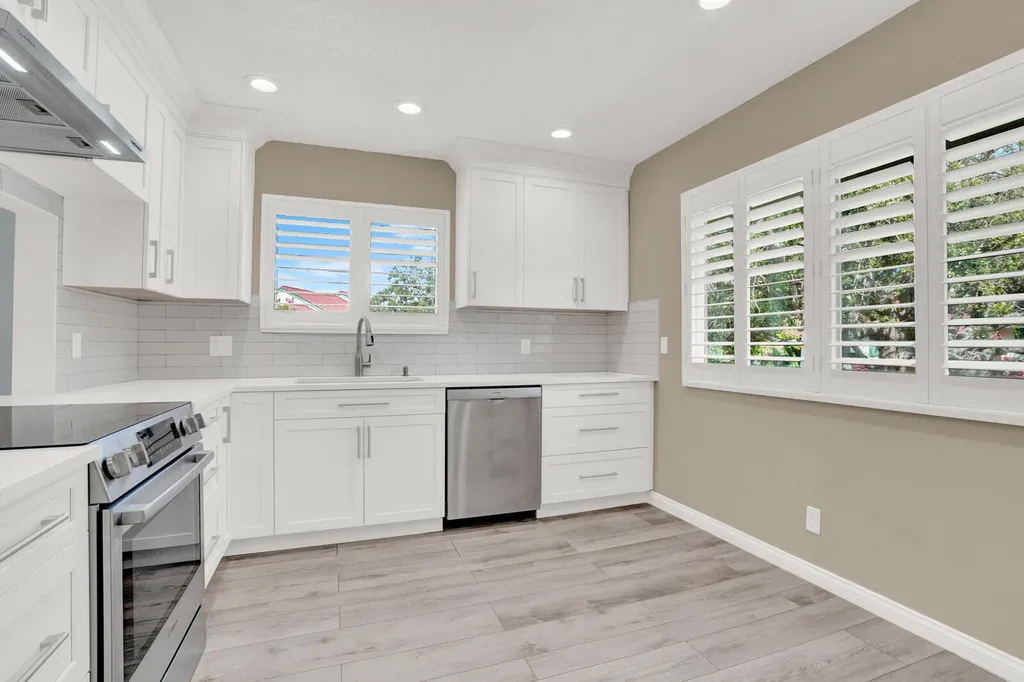 9 Lexington Lane E Palm Beach Gardens FL 33418