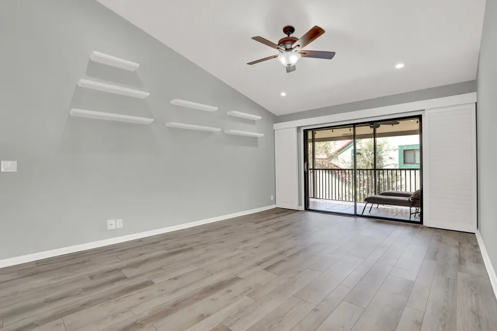 9 Lexington Lane E Palm Beach Gardens FL 33418