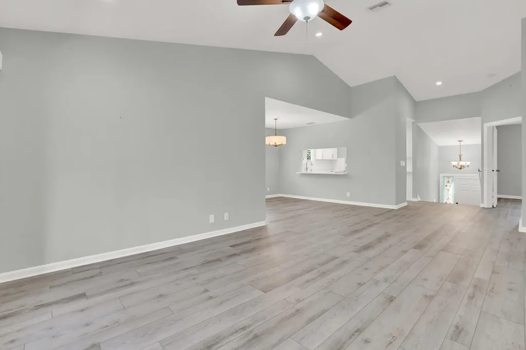 9 Lexington Lane E Palm Beach Gardens FL 33418