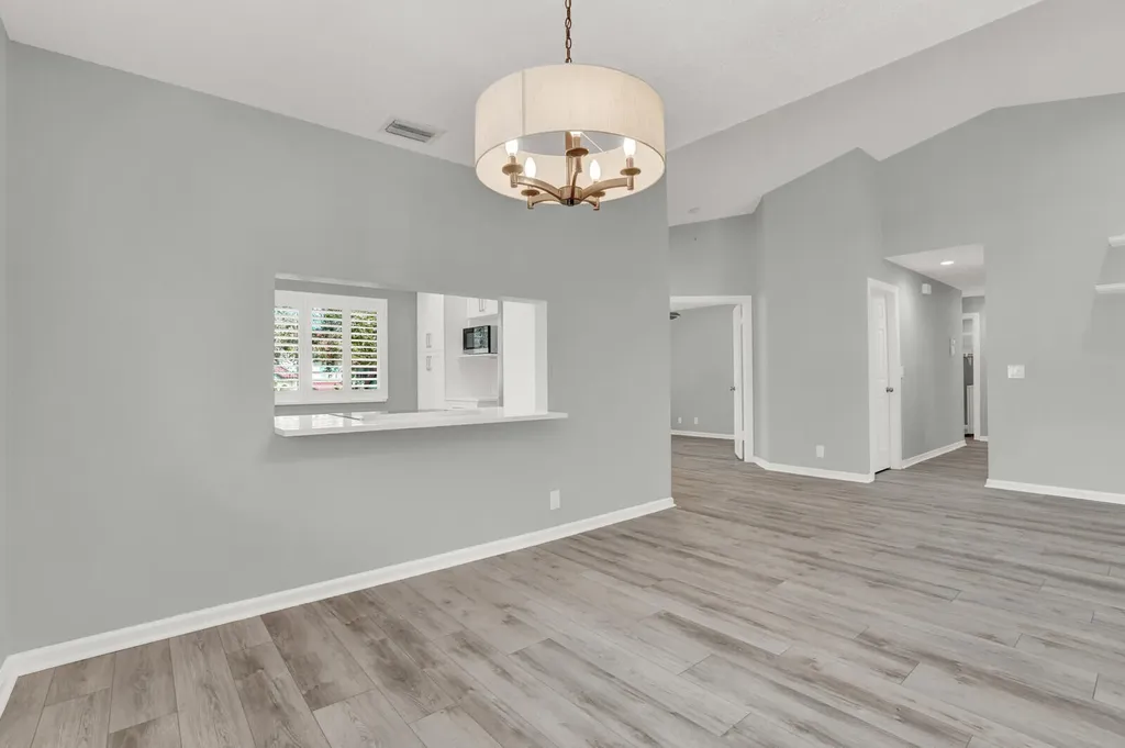 9 Lexington Lane E Palm Beach Gardens FL 33418