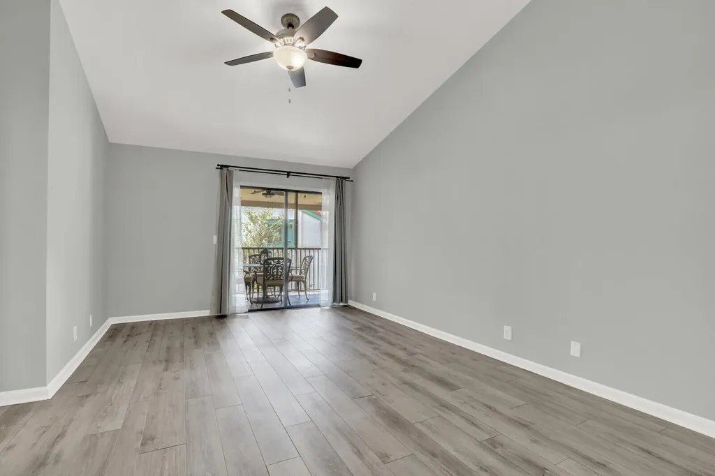 9 Lexington Lane E Palm Beach Gardens FL 33418