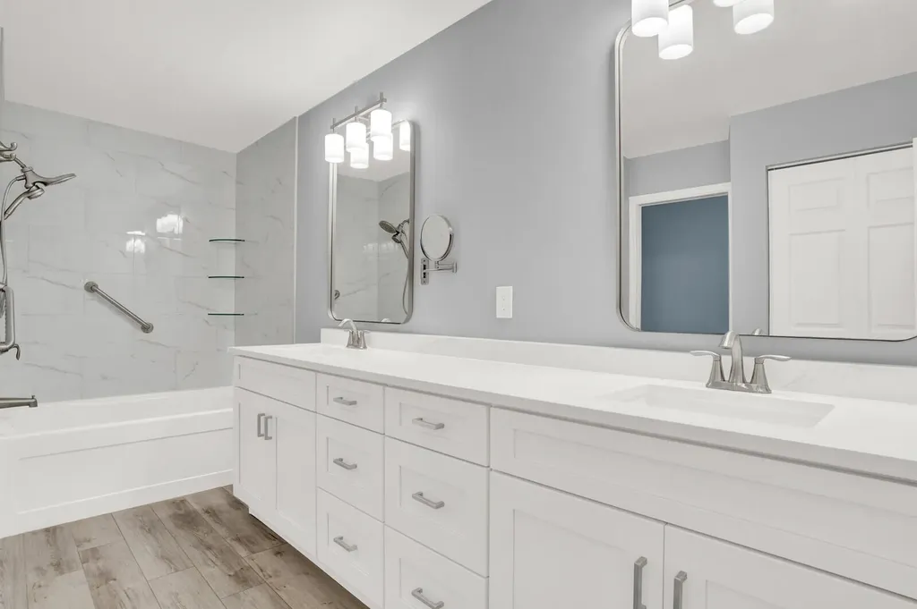 9 Lexington Lane E Palm Beach Gardens FL 33418