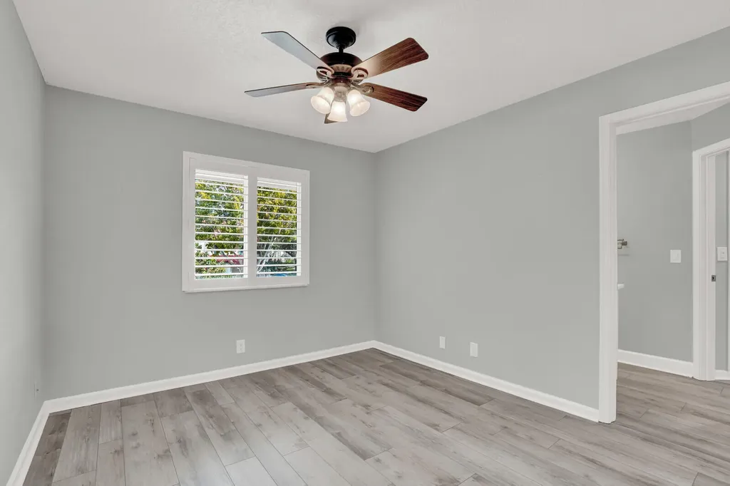 9 Lexington Lane E Palm Beach Gardens FL 33418