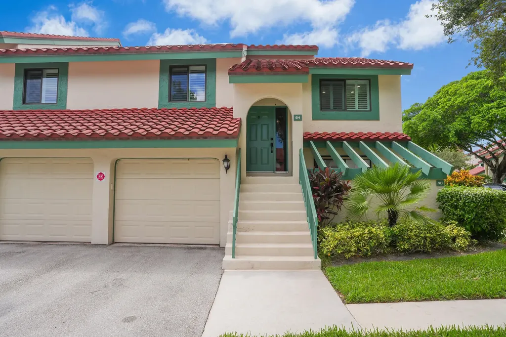 9 Lexington Lane E Palm Beach Gardens FL 33418
